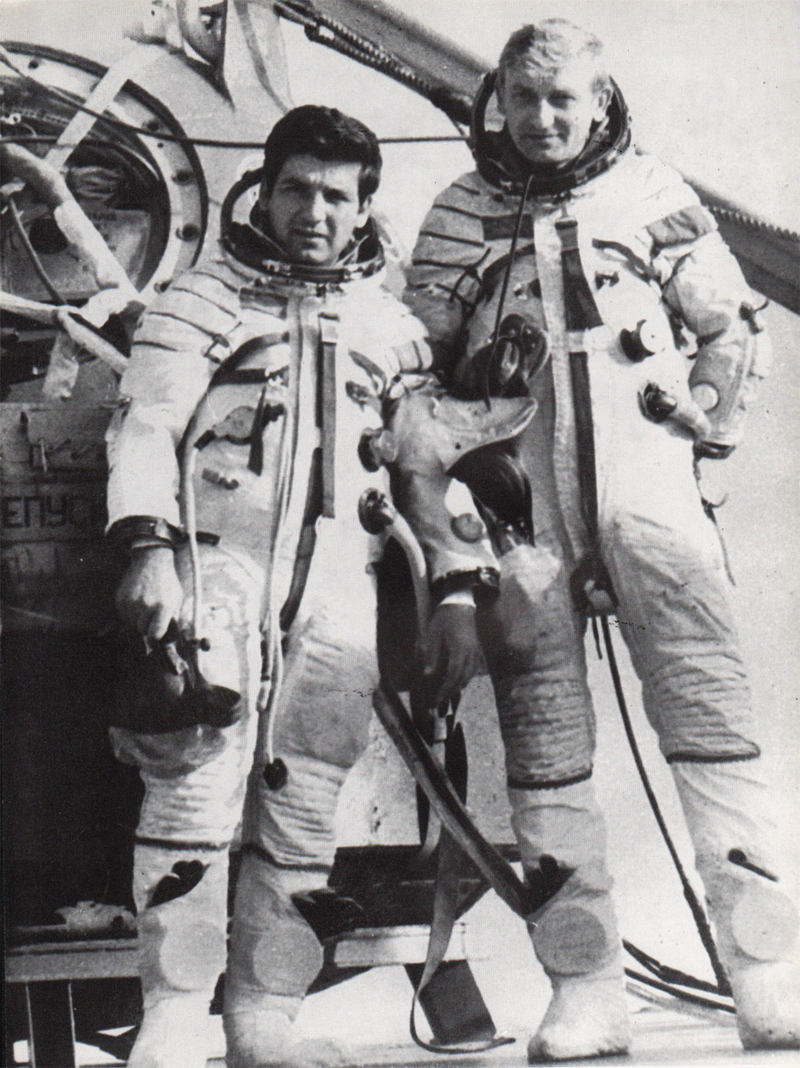 Illustration for article titled Rare Photos Of The Soviet Space Program From Gagarin To Intercosmos